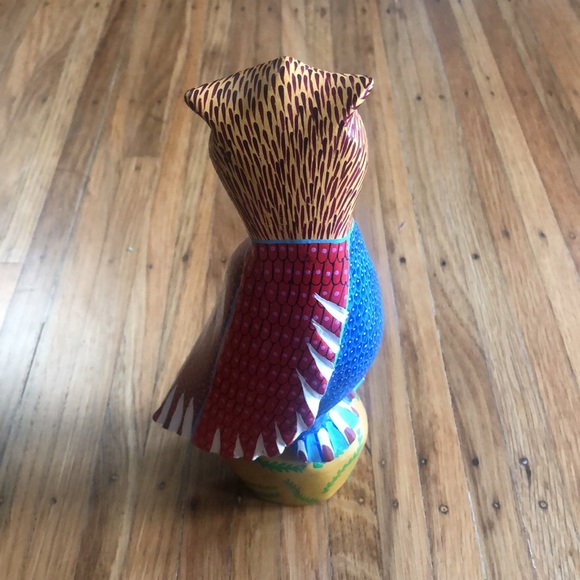 Vibrant Mexican folk art from Oaxaca signed by artist (painted wood sculpture) - Picture 3 of 7